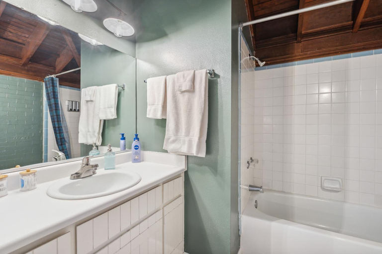 Bathroom 3, THE CARRICK, Cochise