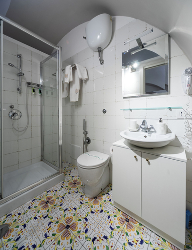 Bathroom 4, Palazzo il Convento, Napoli