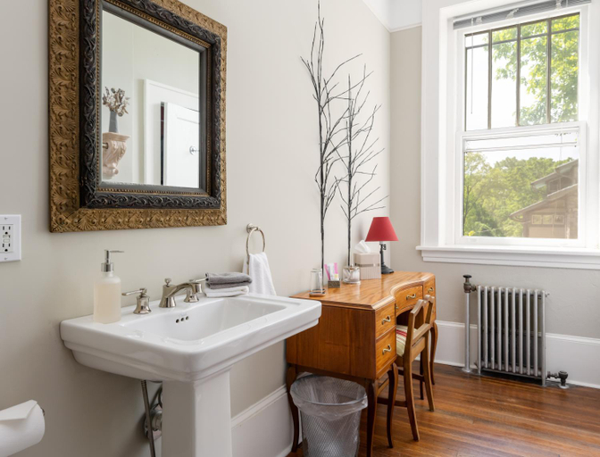 Bathroom 10