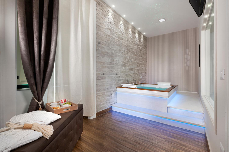 Others 3, Emma luxury room, Napoli