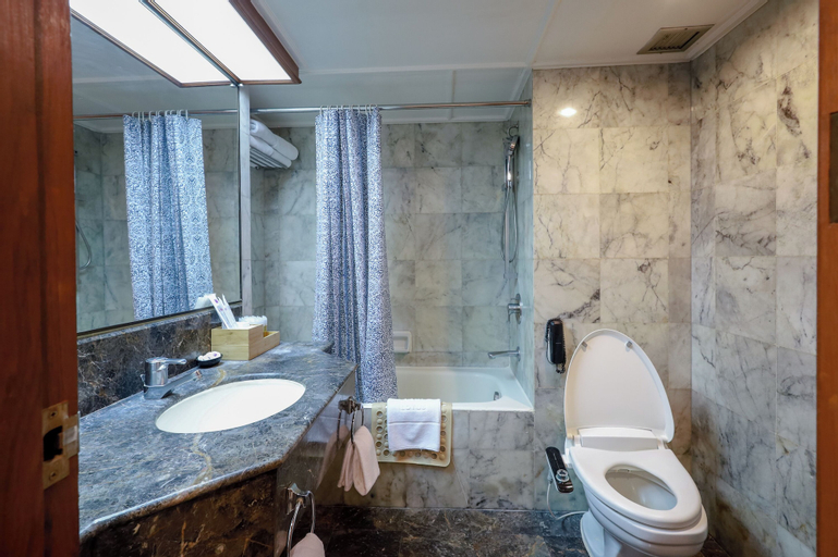 Bathroom 17