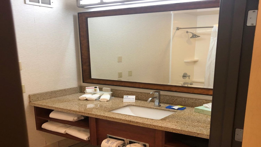 Bathroom 13