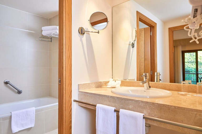 Bathroom 5, Zafiro Cala Mesquida, Baleares