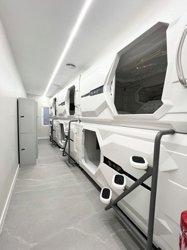 Others 5, Hostel Space Capsule, Madrid