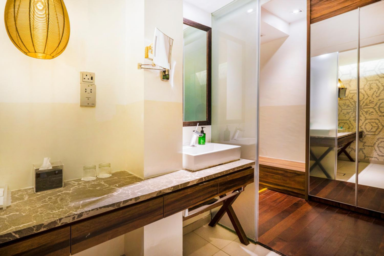 Bathroom 11
