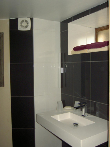 Bathroom, Le Verger Sous Les Vignes, Côte-d'Or