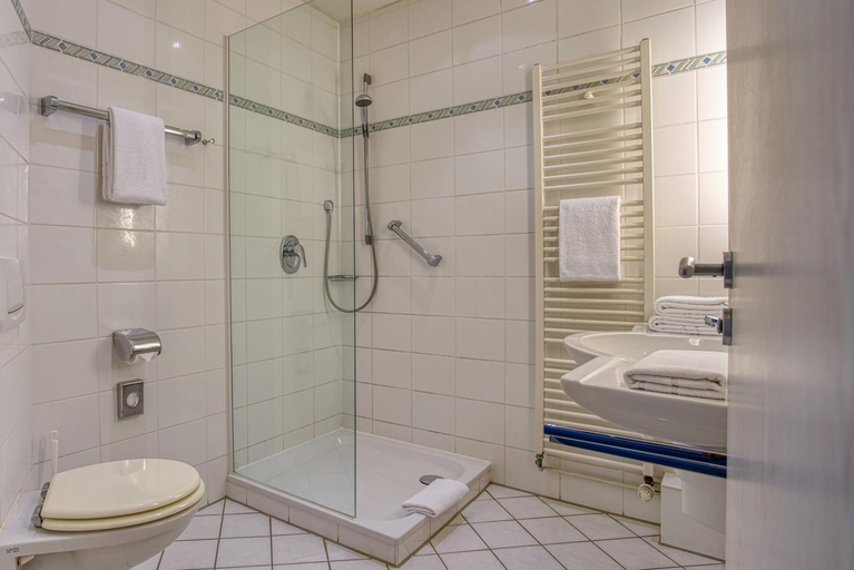 Bathroom 4, Hotel Kischers Landhaus, Region Hannover