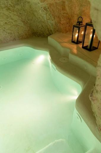 Others 3, Alesia Luxury Cave, Brindisi