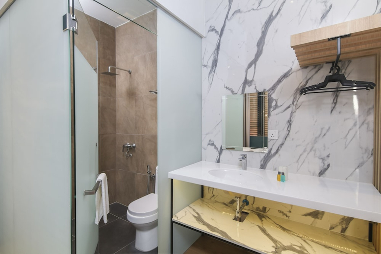 Season Point Hotel - Bathroom