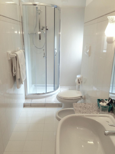 Bathroom 2, Park Hotel Castello, Savona