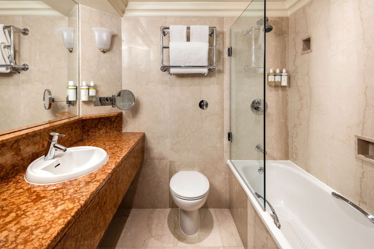 Bathroom 4, Radisson Blu Hotel, London Heathrow, London