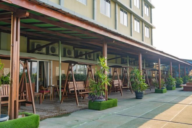 Exterior 10