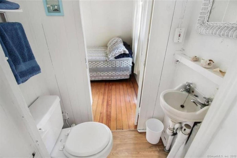Bedroom, Cozy Beach - Direct Waterfront!, New Haven