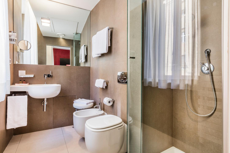 Bathroom 4, Savoy Hotel, Parma