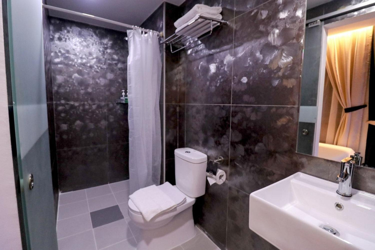 Bathroom 4
