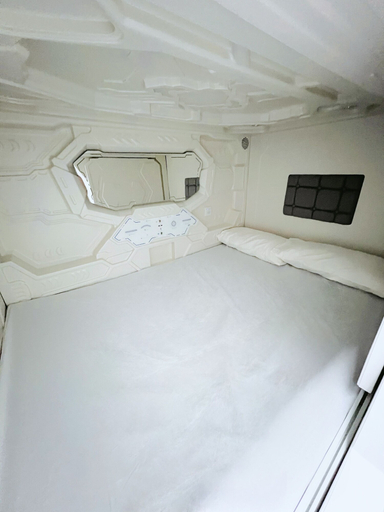 Others 4, Hostel Space Capsule, Madrid