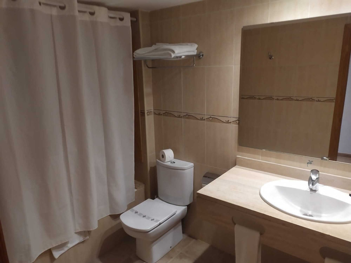 Bathroom 3, Protur Floriana Resort Aparthotel, Baleares