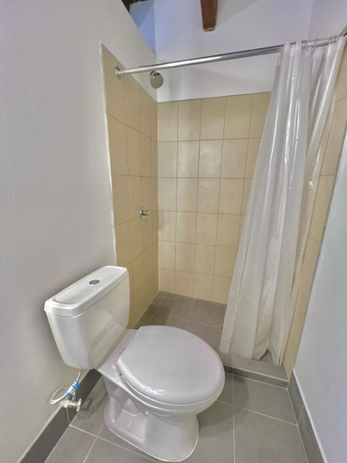 Bathroom 3, Hotel Citadin Z10, ZONA 10