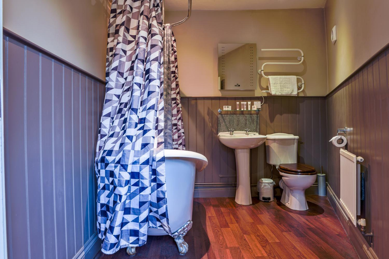 Bathroom 3, The Millers Arms, Kent