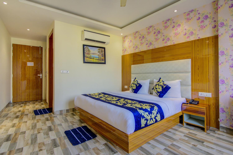 Smart Lax Hotel, West