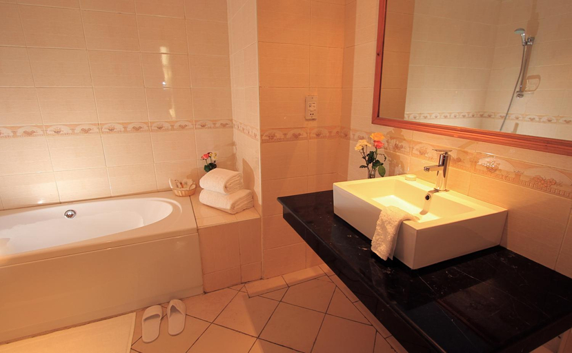 Bathroom 3, Palace Hotel, Arusha Urban