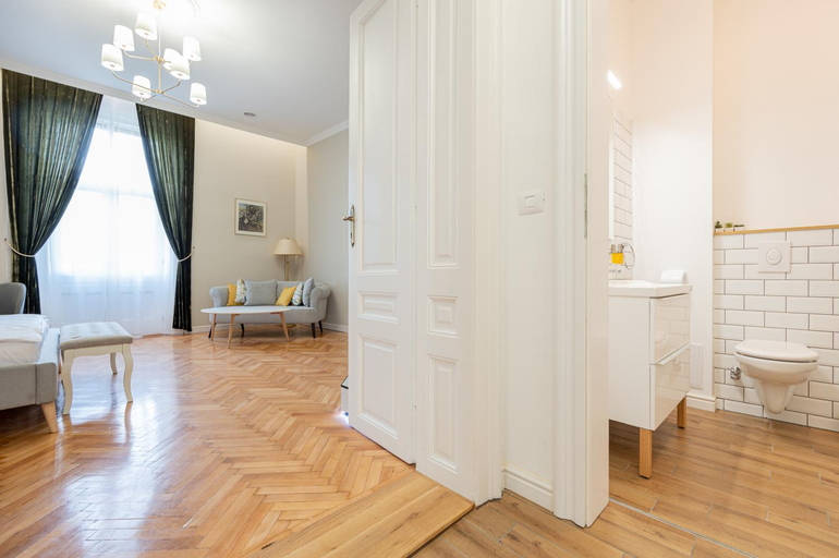 Bathroom, Central Park Apartments, Oradea