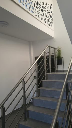 Others 4, G&G Suites