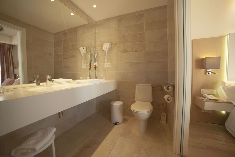 Bathroom 3, Valentin Grand Park Suite Hotel, Baleares