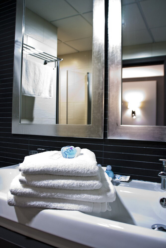 Bathroom, Summer, Barcelona