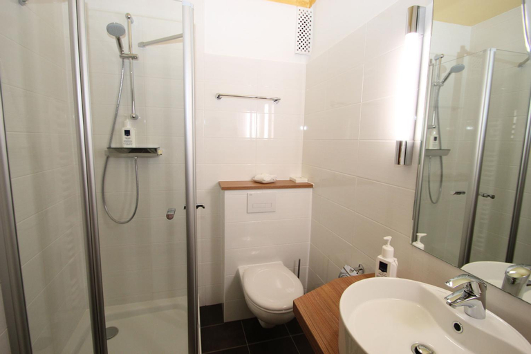 Bathroom 7