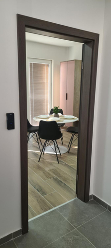 Others 2, G&G Suites