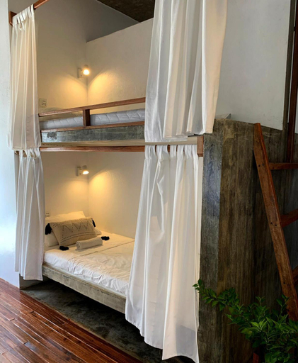 2, Kaha Island Stay, Santa Monica