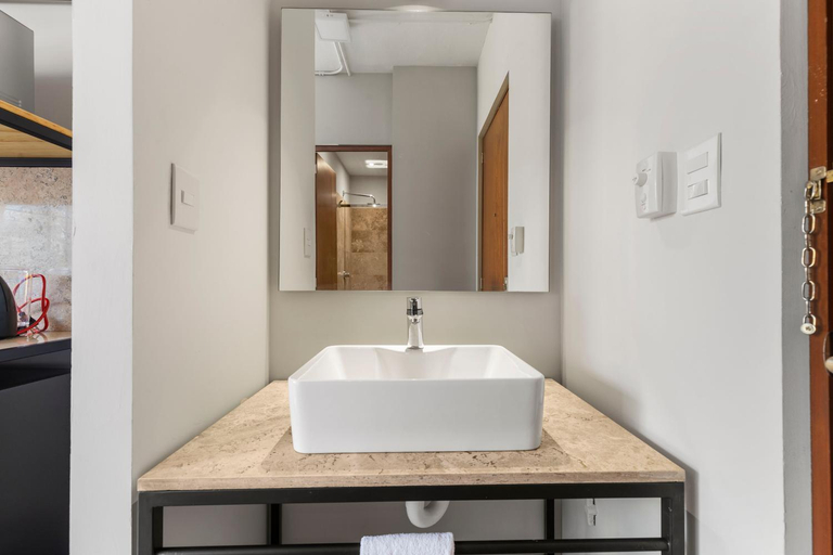 Bathroom 3, Suites Reforma by Homirent, Mérida