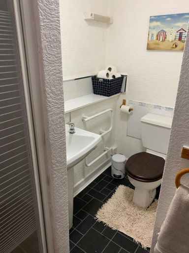 Bathroom 2, Sarnia holiday flats, Blackpool