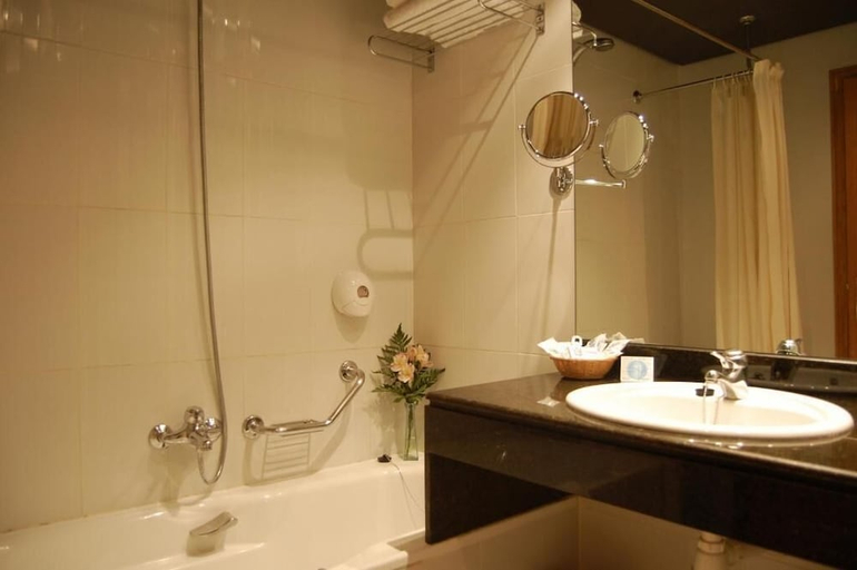 Bathroom 4, Felipe IV, Valladolid