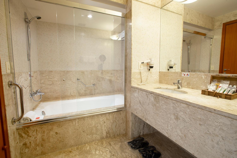 Bathroom 9