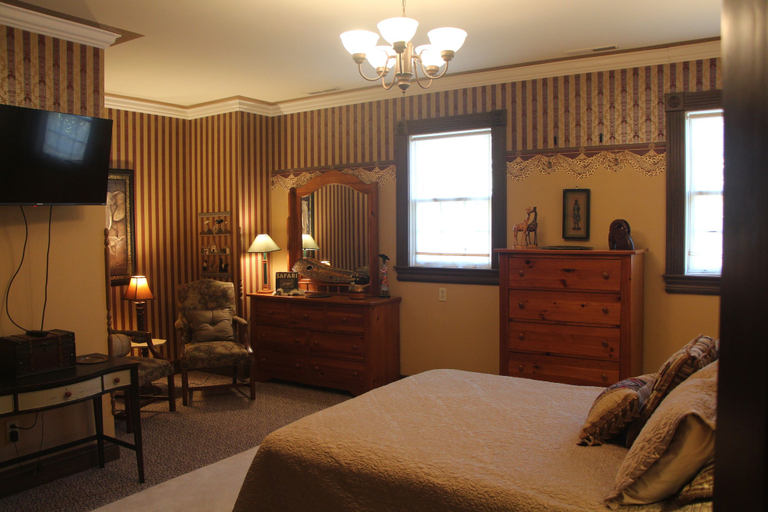 Bedroom 2, Apple Crest Inn, Benton