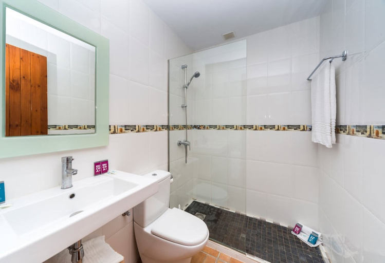 Bathroom 3, Comitas Tramontana Park, Baleares