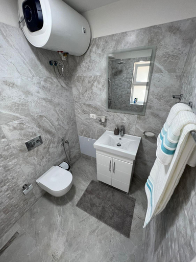 Bathroom 4, Florent's Superb Studio, free parking & garden!!, Tiranës