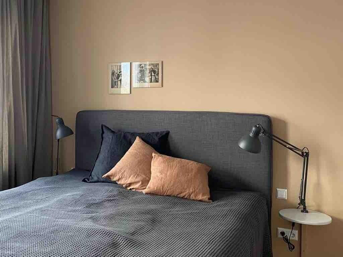 Others 4, Apartment Milan, Eisenach