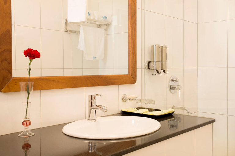 Bathroom 4, Lotos Inn and Suites, Westlands