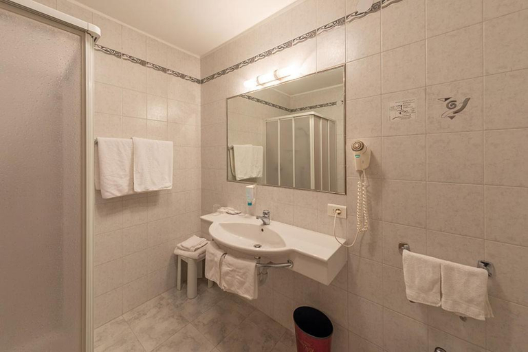Bathroom 3, Hotel Gruberhof, Bolzano