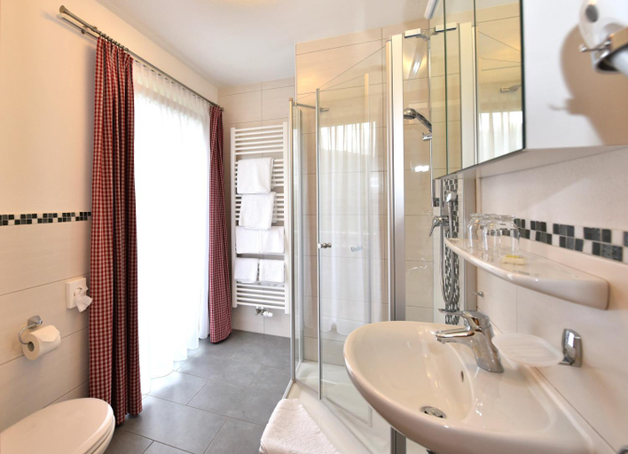 Bathroom 2, Hotel AlpIn Bed & Breakfast, Oberallgäu