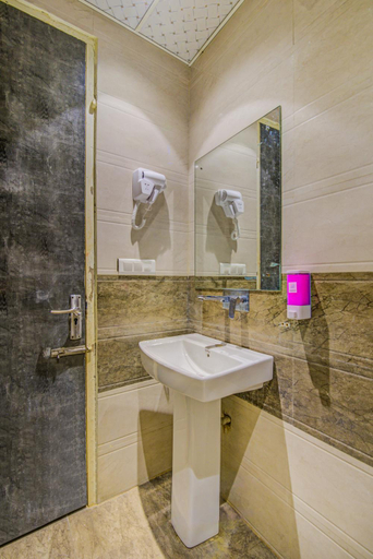 Bathroom 4, Smart Lax Hotel, Delhi