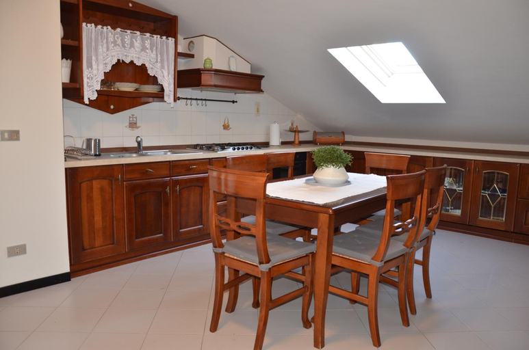 Dining Room 10