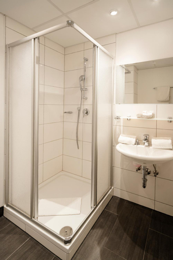 Bathroom 9