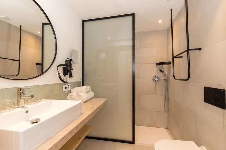 Bathroom 4, MarSenses Paradise Club Hotel, Baleares