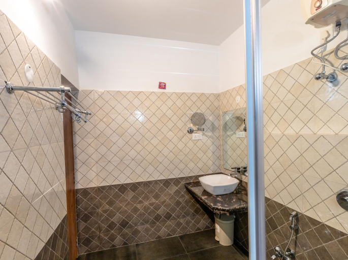 Bathroom 4, The Pikus Inn, Purba Medinipur