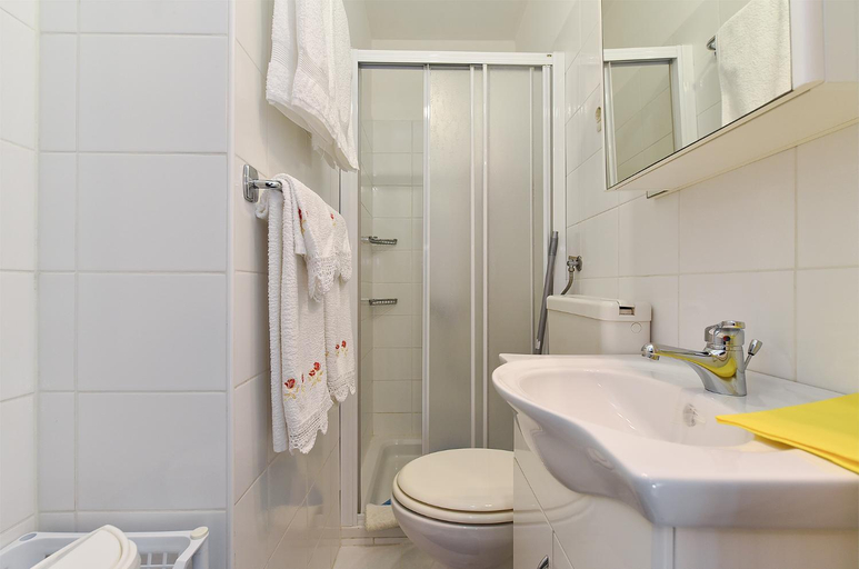 Others 4, Apartment 2305, Pula