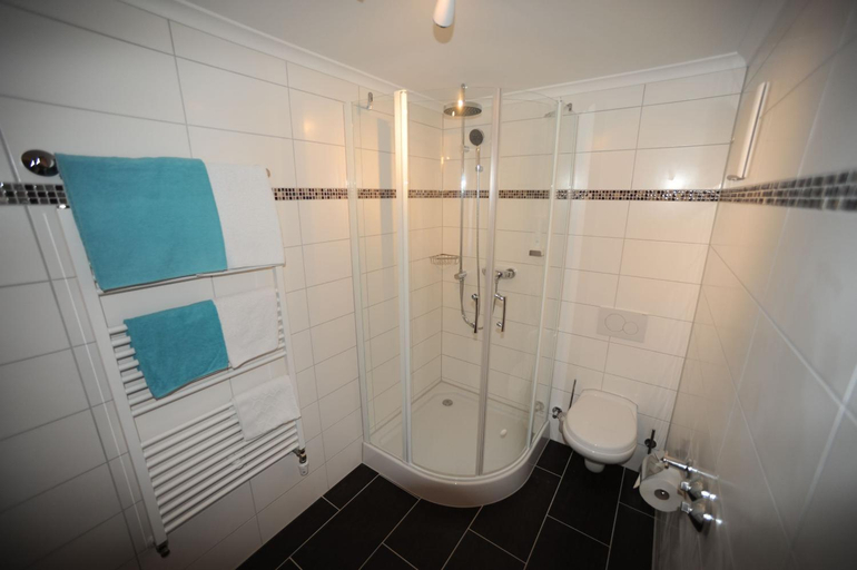 Bathroom 4, Hotel Post - regionales großes Fruhstucksbuffet - auch GF & LF, Lindau (Bodensee)